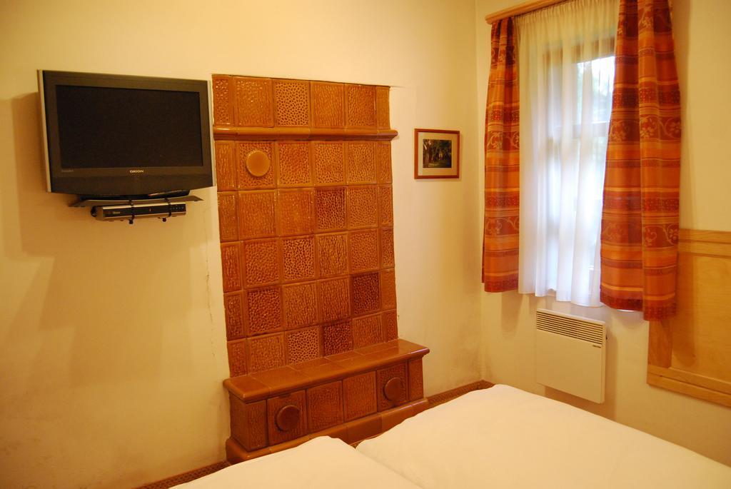 Boroka Apartmanhazak - Oereghaz Velem Zimmer foto