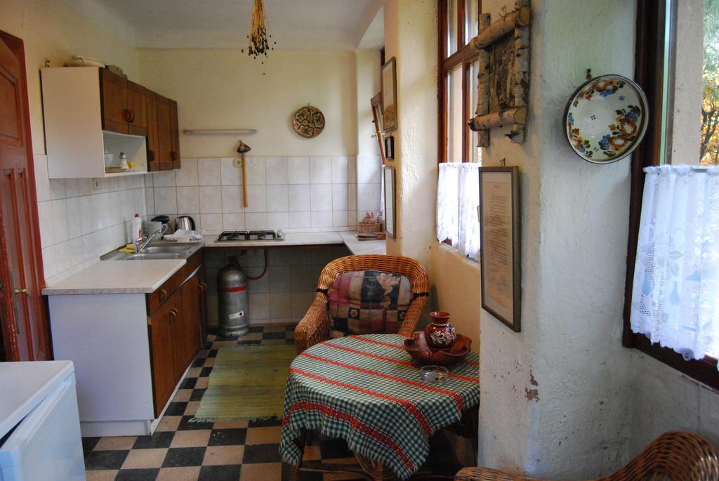 Boroka Apartmanhazak - Oereghaz Velem Zimmer foto