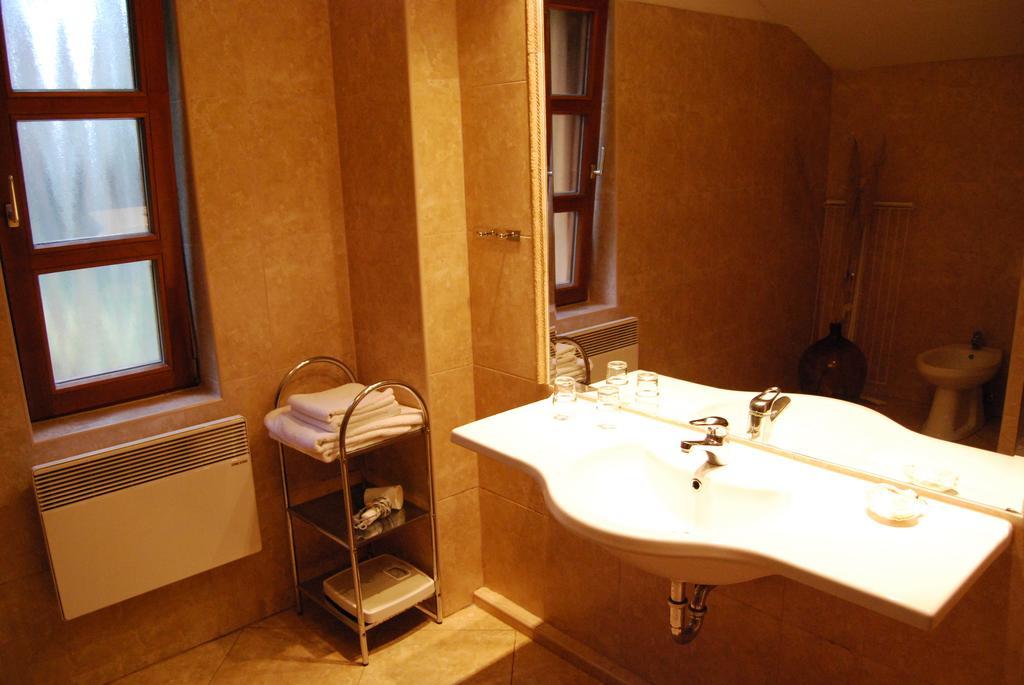 Boroka Apartmanhazak - Oereghaz Velem Zimmer foto