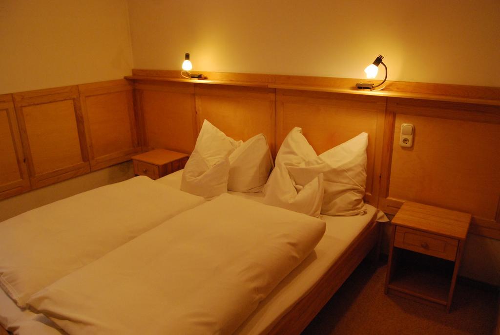 Boroka Apartmanhazak - Oereghaz Velem Zimmer foto
