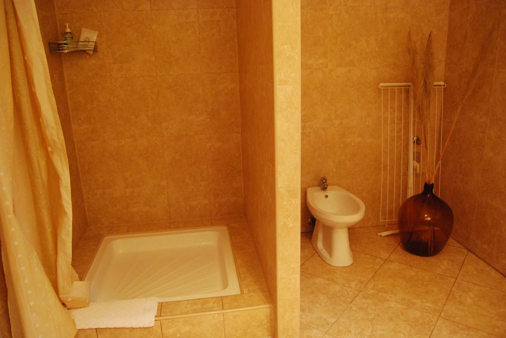 Boroka Apartmanhazak - Oereghaz Velem Zimmer foto